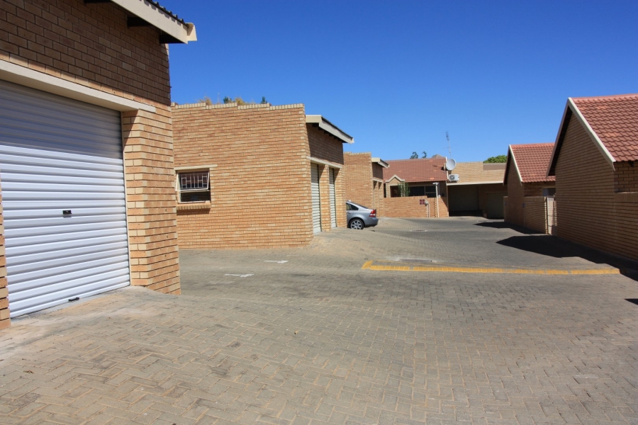 3 Bedroom Property for Sale in Langenhovenpark Free State